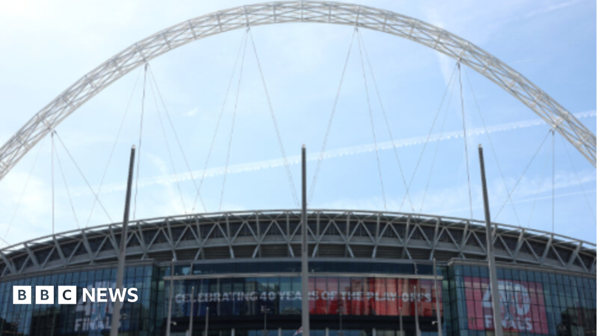 Hull City team coach damaged ahead of Wembley final, say police