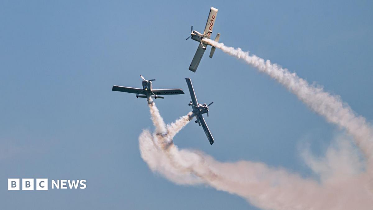 Swanage Carnival starts with dramatic air displays