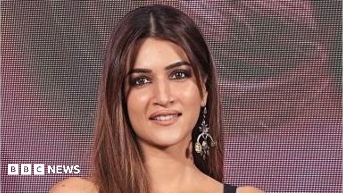 Indian jewellery ad pulled after backlash over actor's outfit