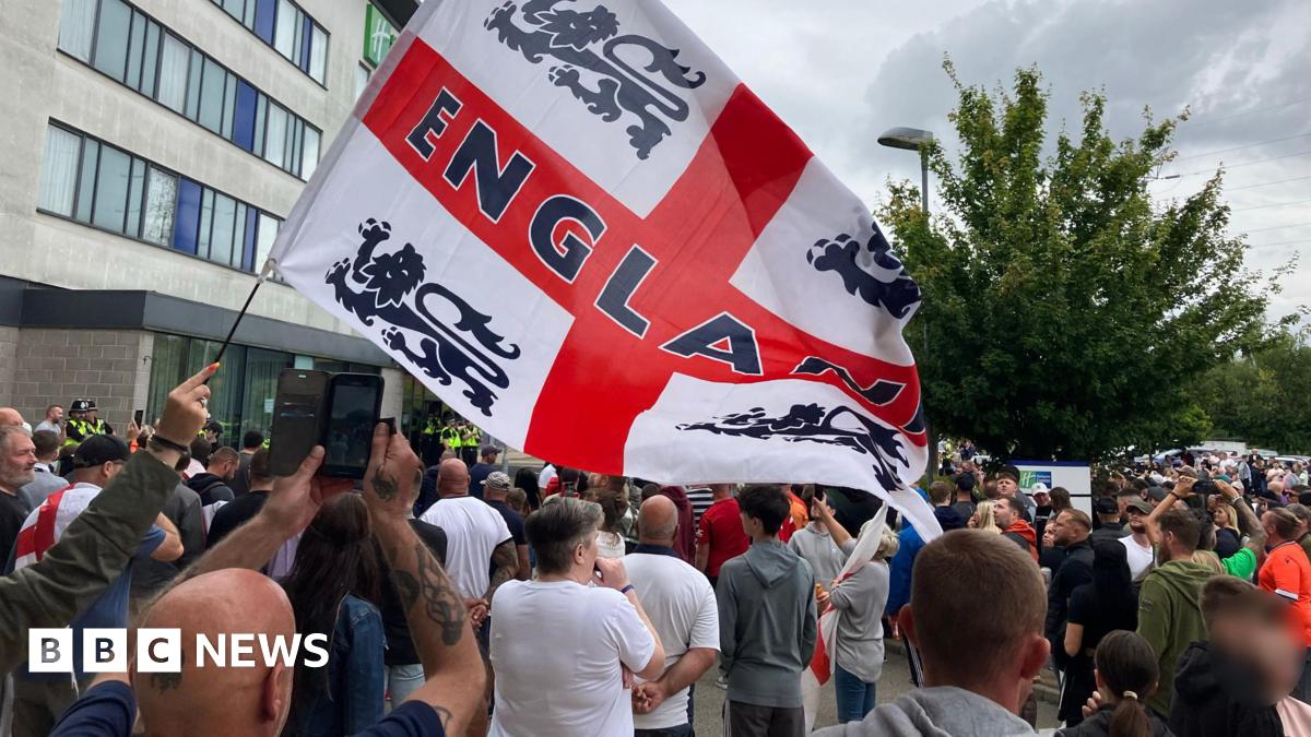 'Manvers asylum seeker hotel riot will not stain our town' - BBC News