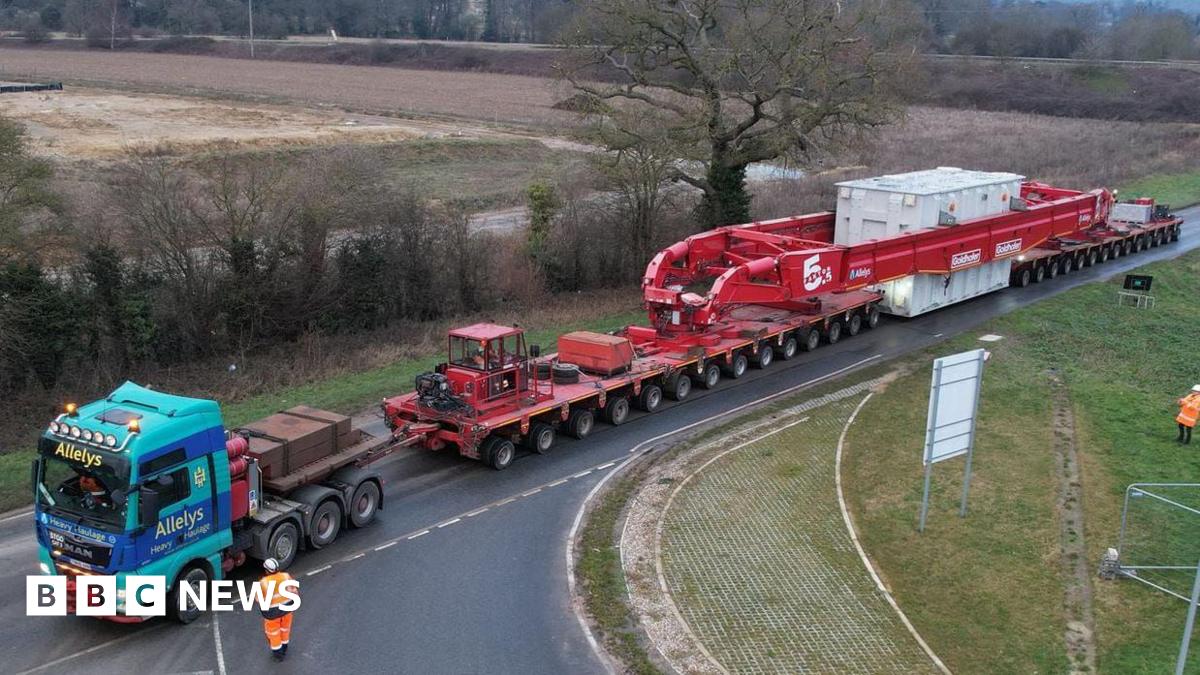 bbc.co.uk - Neve Gordon-Farleigh - Abnormal load to be escorted along A47 for offshore wind farm