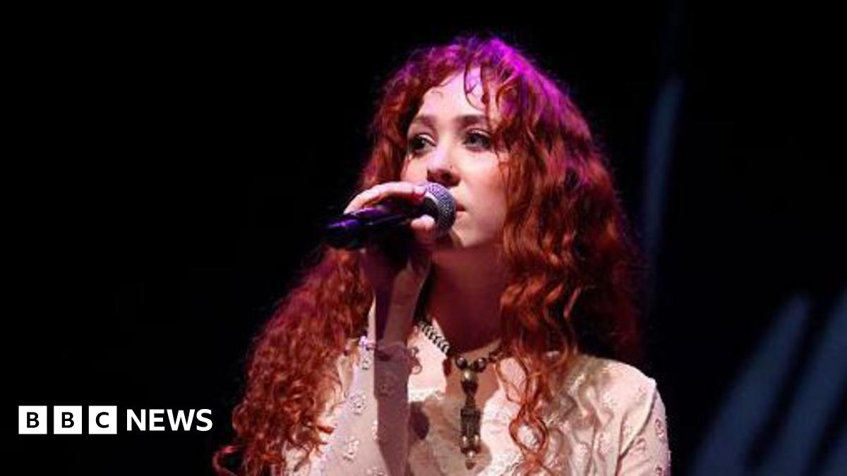 
                            Chappell Roan leaves talent agency led by Casey Wasserman after Epstein fallout