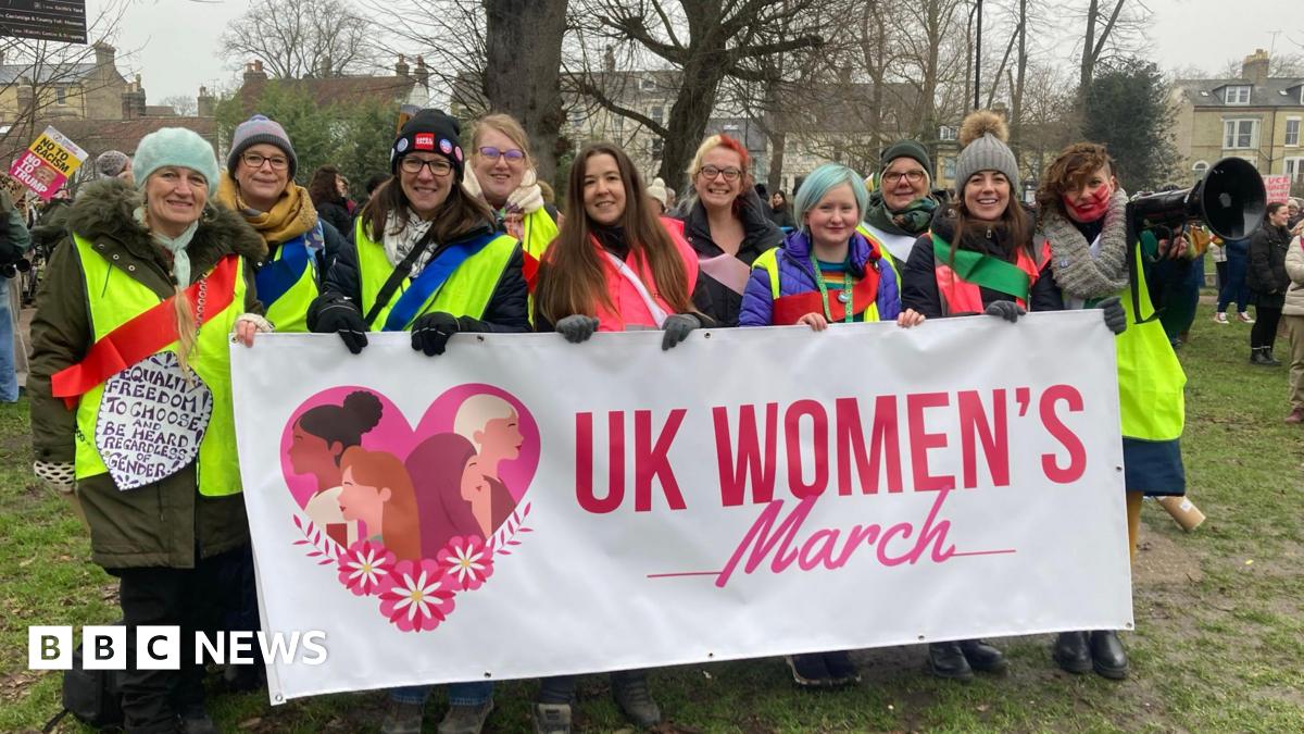 Hundreds join women’s march through Cambridge city centre