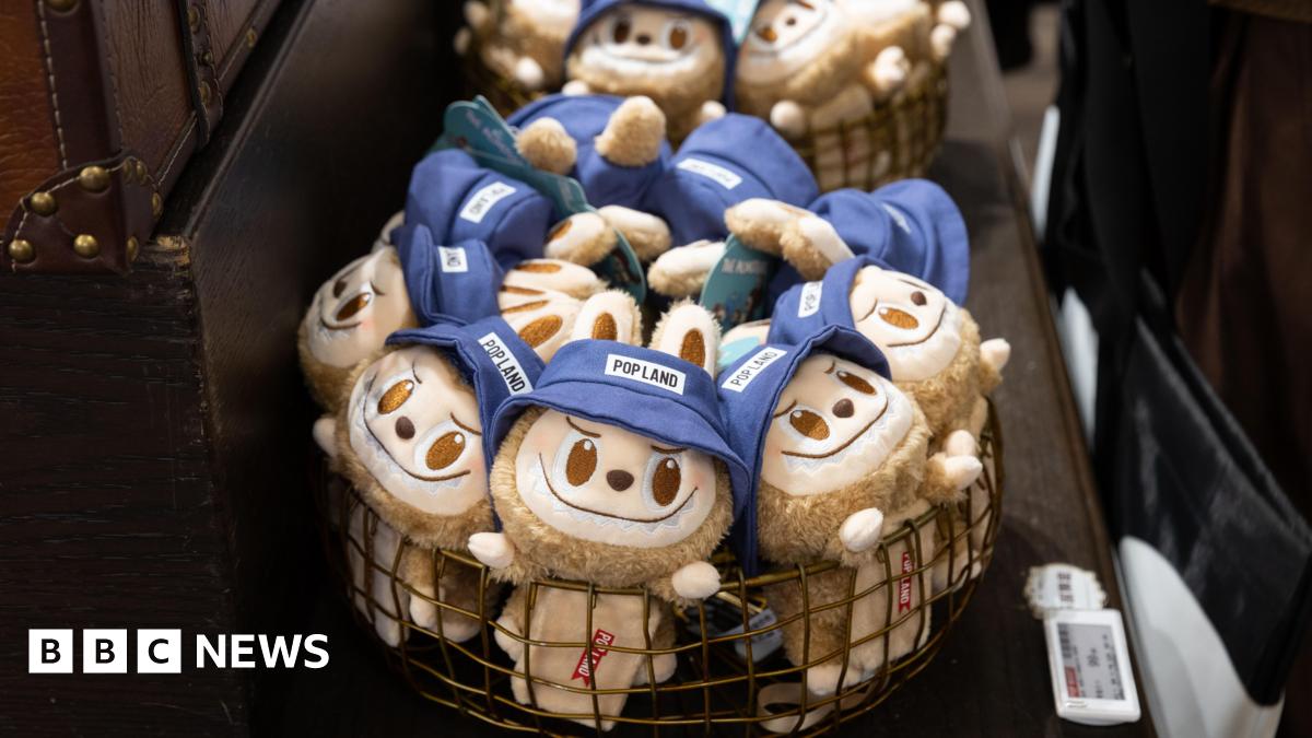 Hundreds of fake Labubu dolls seized in Ayrshire - BBC News