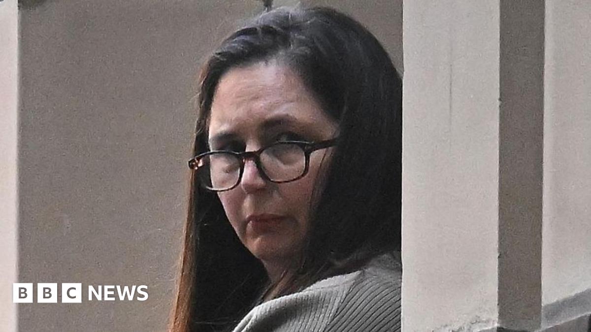 
                            Mushroom trial: Accused weighed fatal dose on kitchen scales, prosecutors say