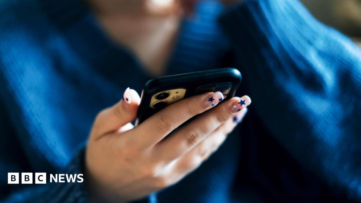 Overnight curfew and scrolling curbs proposed for older UK teens