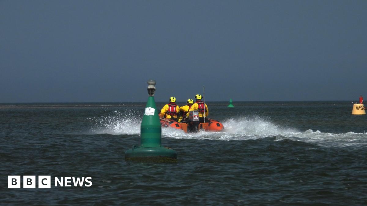 RNLI lifeboat crew struggle to park for Norfolk rescue