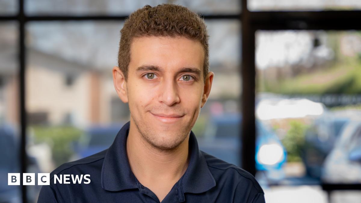 
                            Daniel Naroditsky, US chess grandmaster, dies aged 29