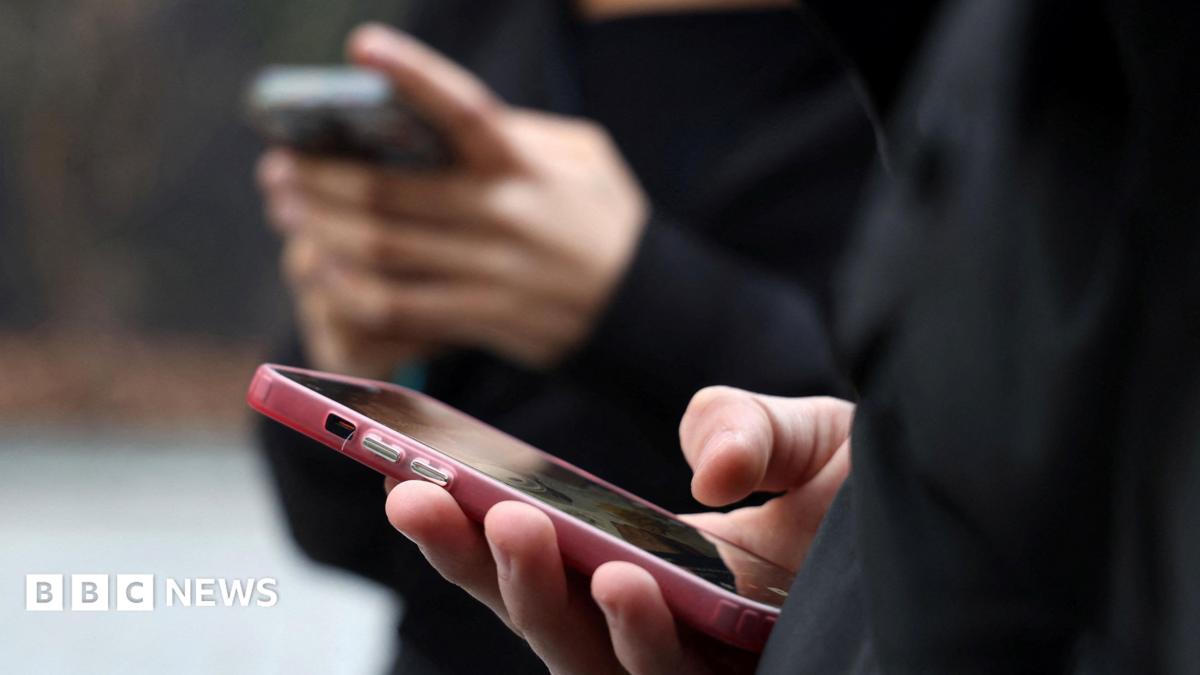 bbc.co.uk - Tech firms had 'enough time' says Nandy ahead of social media announcement