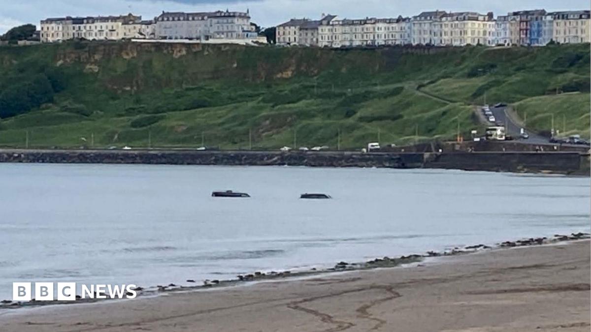 Two vehicles become stranded in sea at Scarborough North Bay