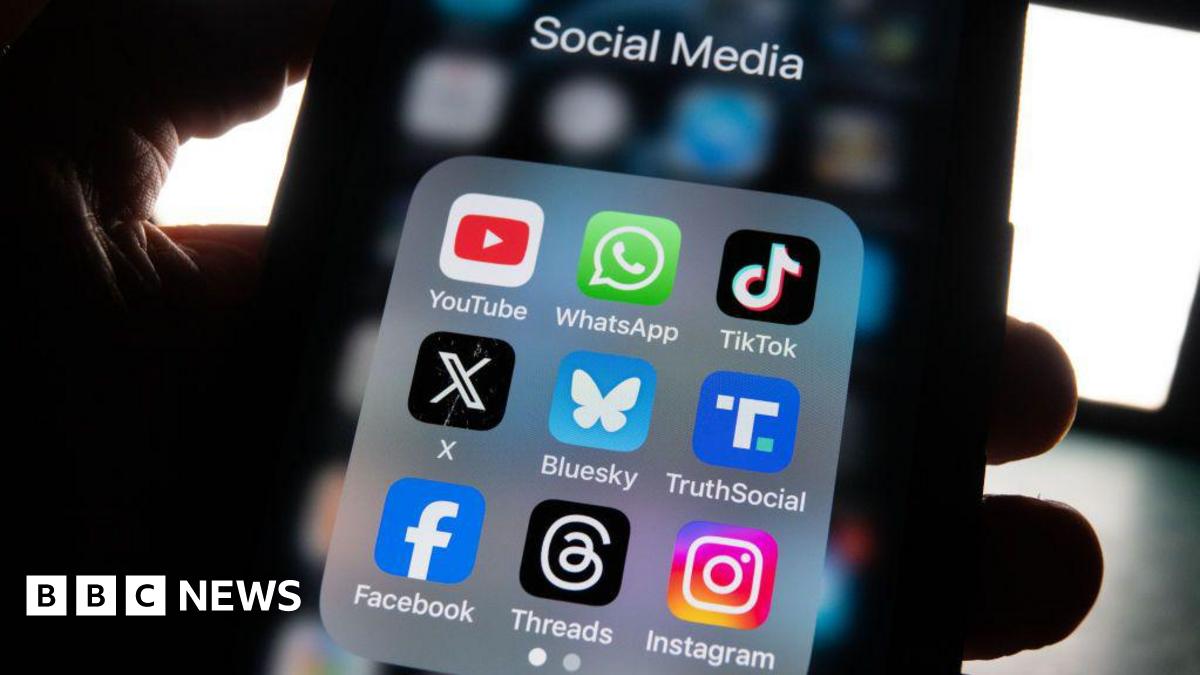 Facebook, Instagram and Whatsapp down in mass Meta outage