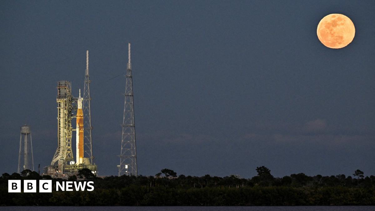 
                            Nasa targets March 6 date to send humans back around the Moon