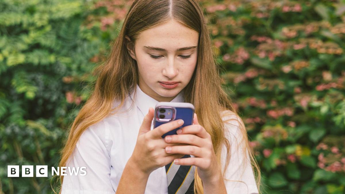 Calls for clarity over schools smartphone ban