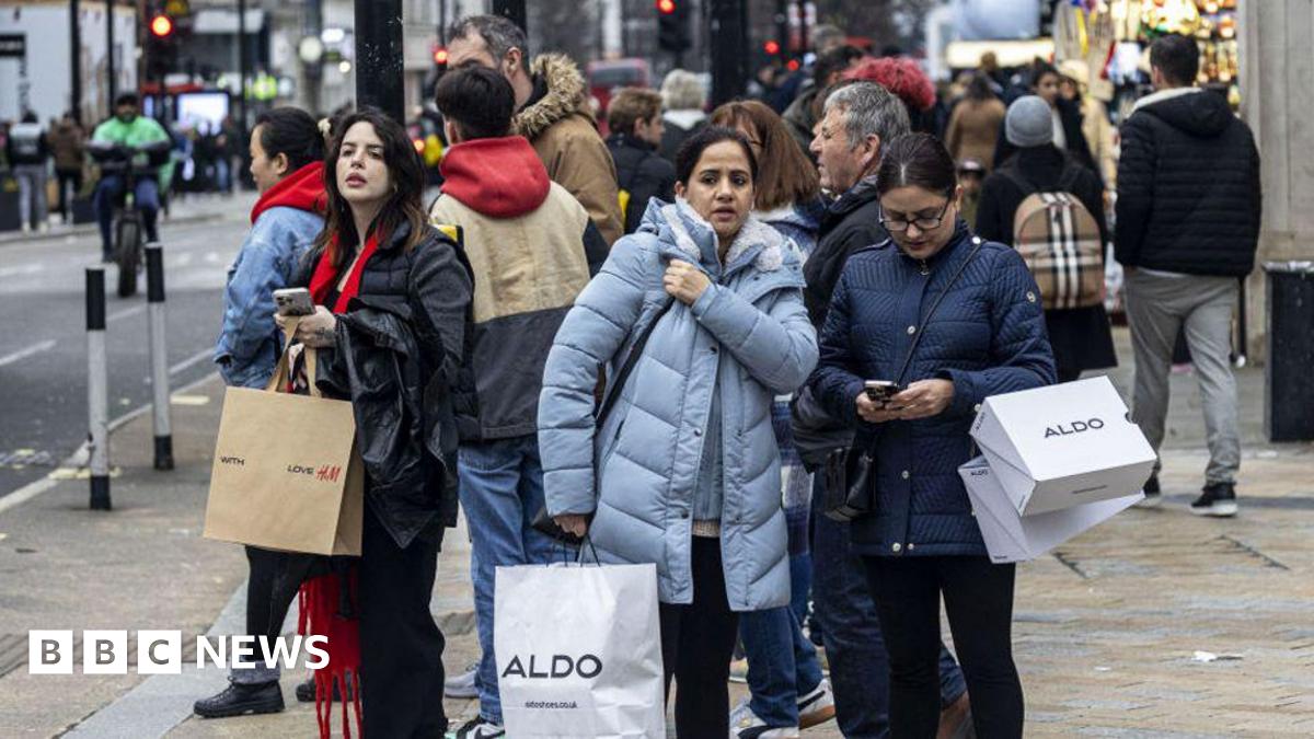 Pound falls further as UK borrowing costs soar