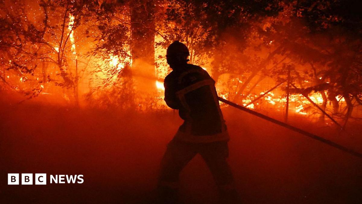 France orders evacuation of tourist spot as hundreds flee wildfires by boat