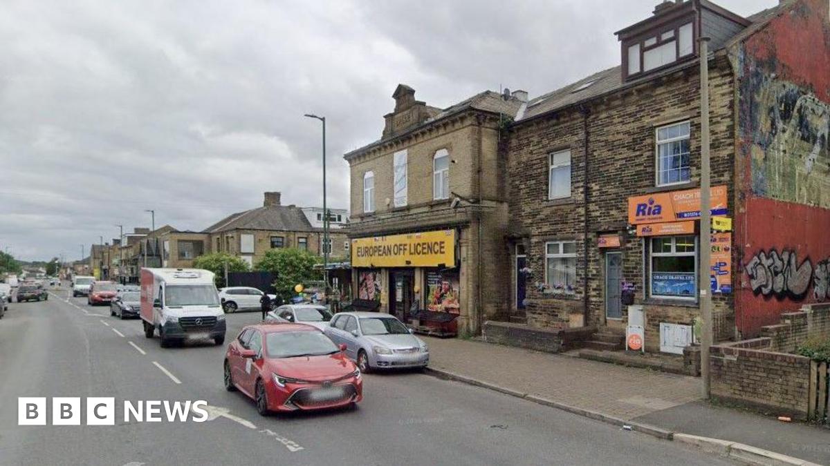 Arrest after reports of knife threat on Leeds Road in Bradford