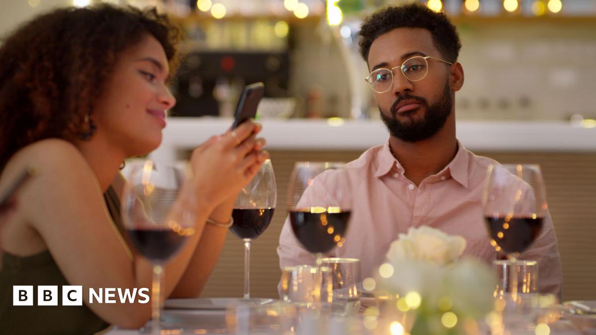 View of How Phubbing Makes a Partner Feel - Psychology Today