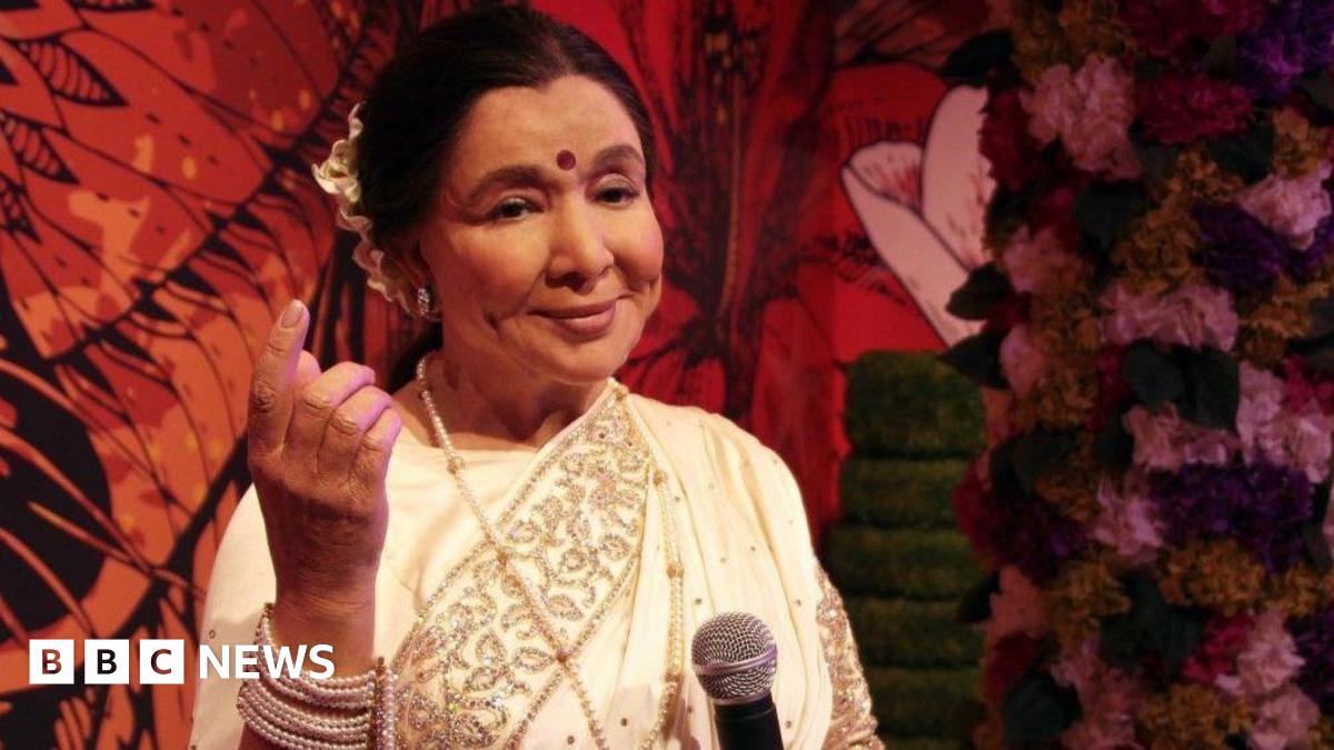 Asha Bhosle: The sound of Bollywood dies aged 92