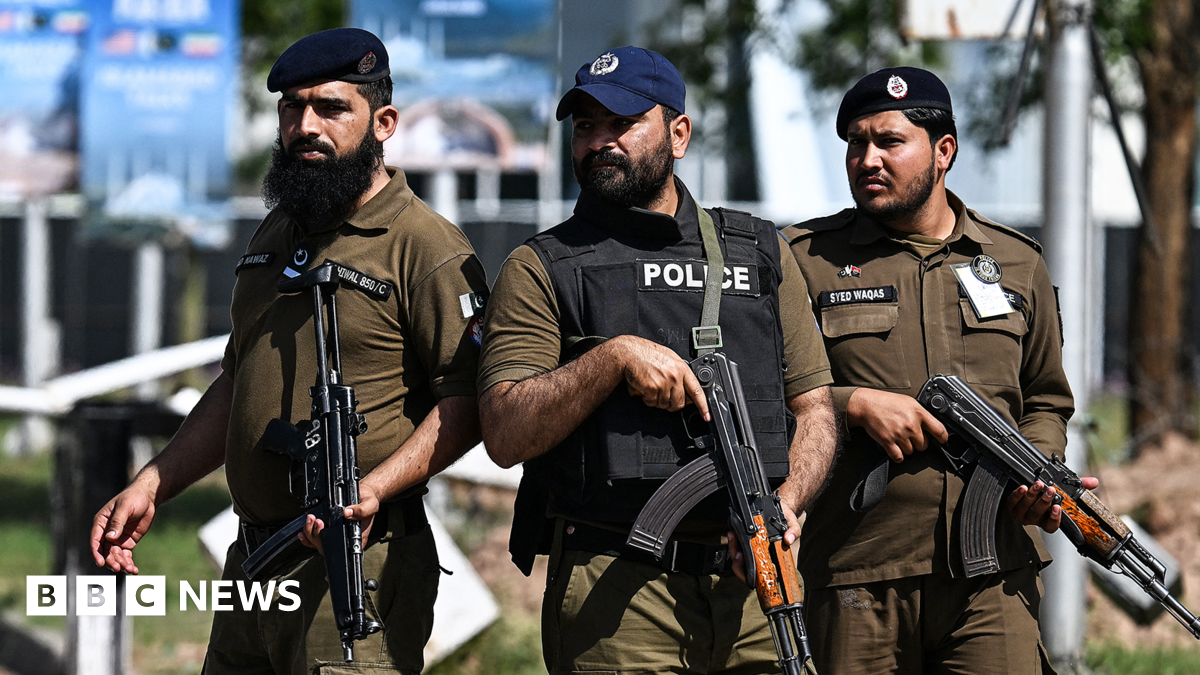 US-Iran Tensions Shift from Military Escalation to Diplomatic Standoff Amid Pakistani Mediation Efforts