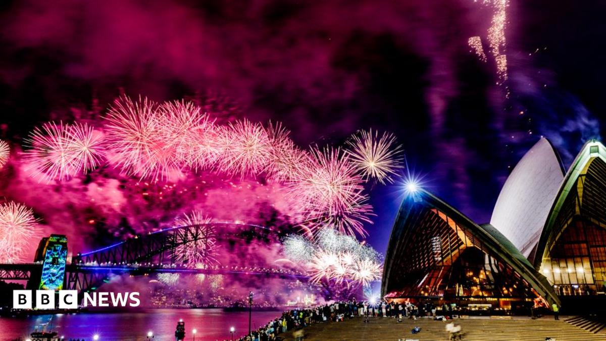 In Pictures: New Year 2025 celebrations from around the world - BBC News