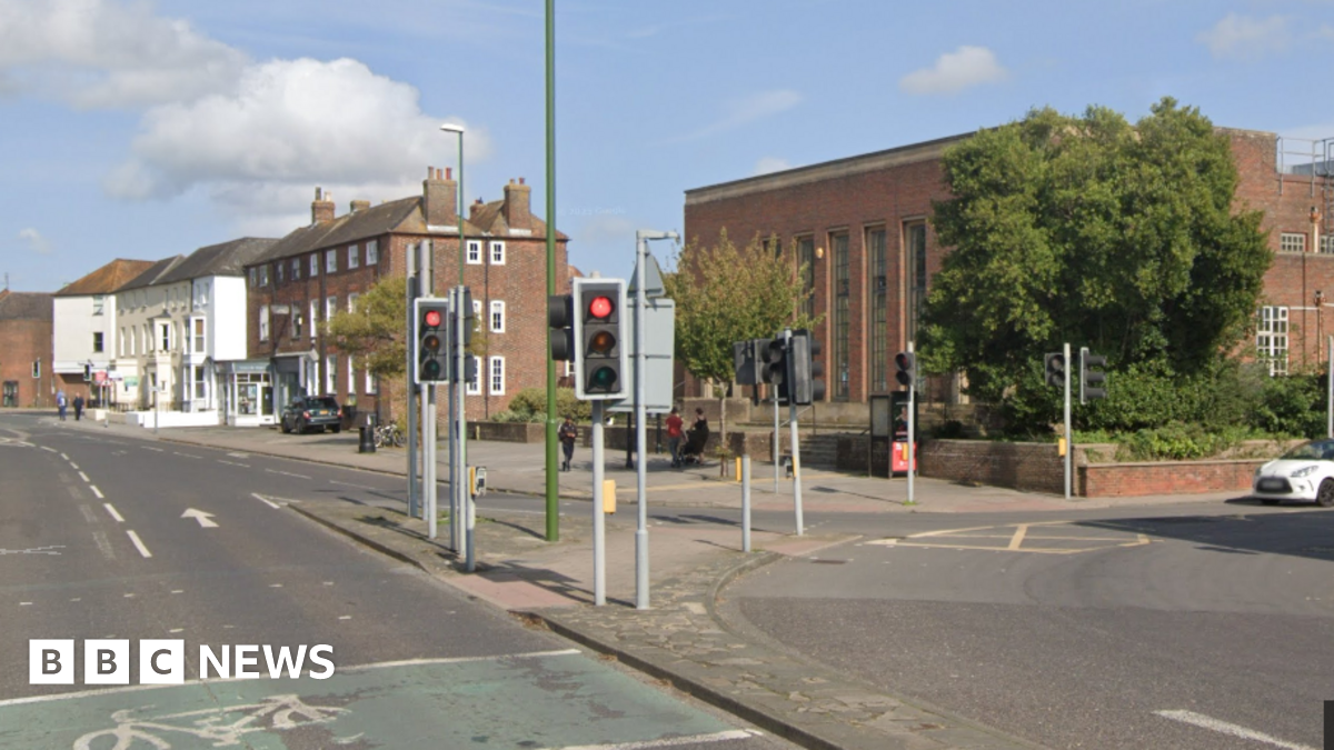 Chichester road to close for traffic signal bulb switch over