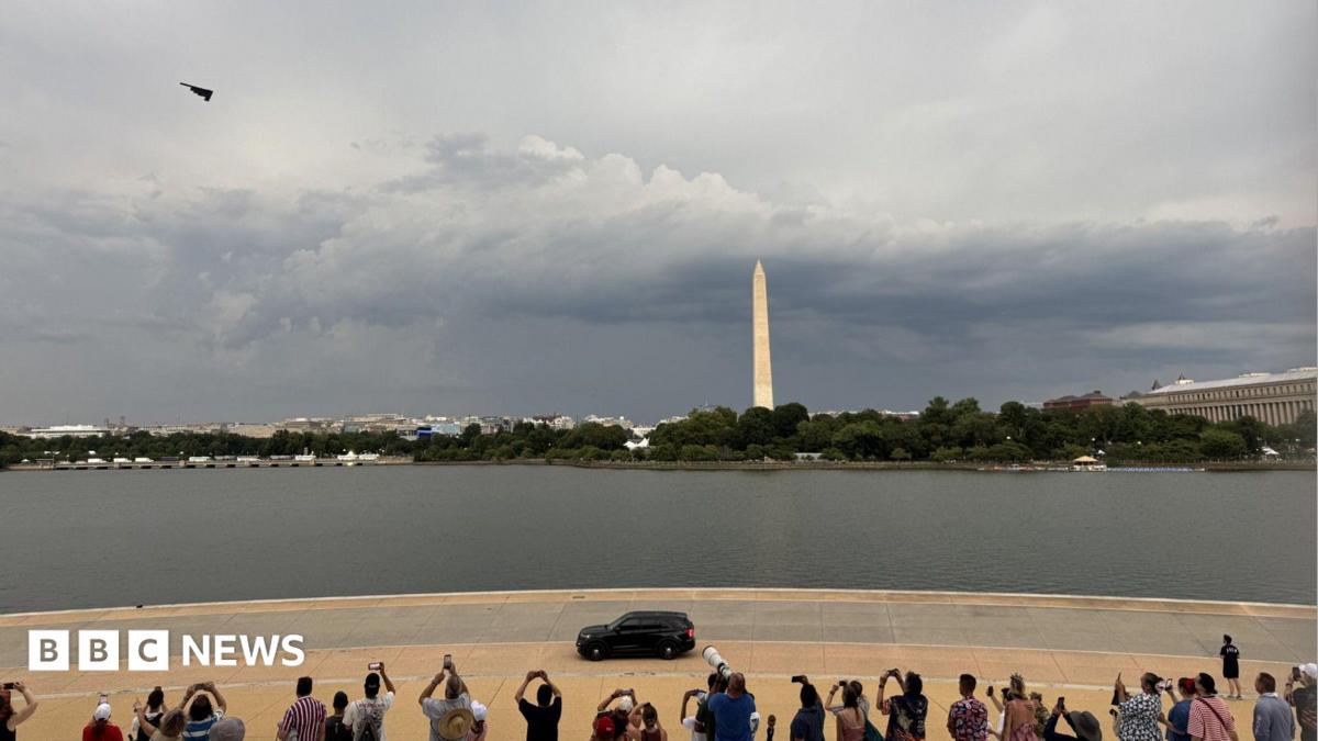US President Donald Trump's remarks at what he has billed as a "spectacular" celebratory rally are being delayed.