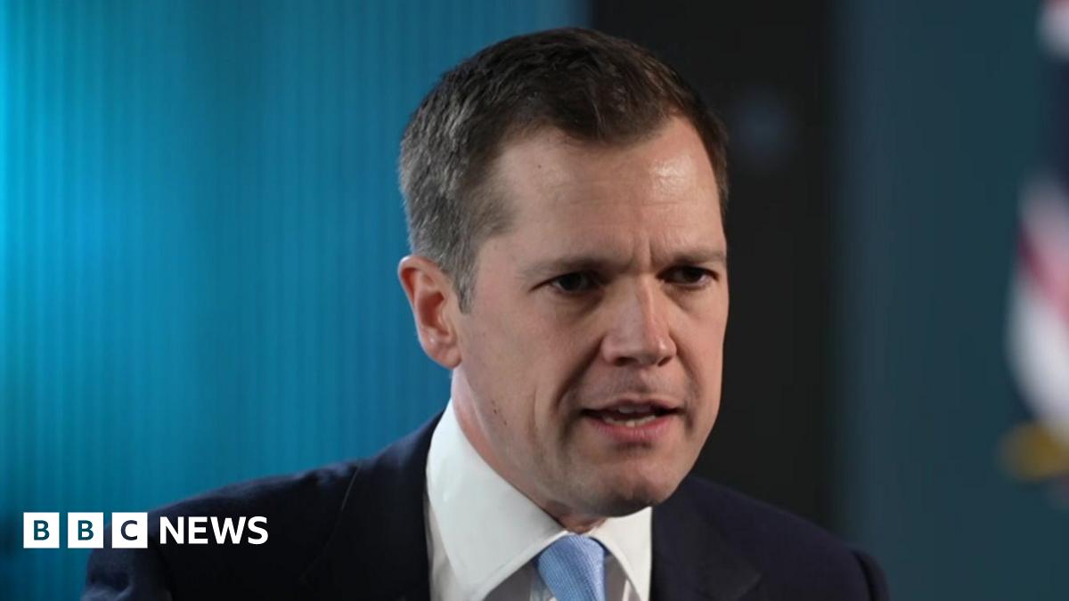 
                            Robert Jenrick claims he is 'uniting the right' by defecting to Reform UK