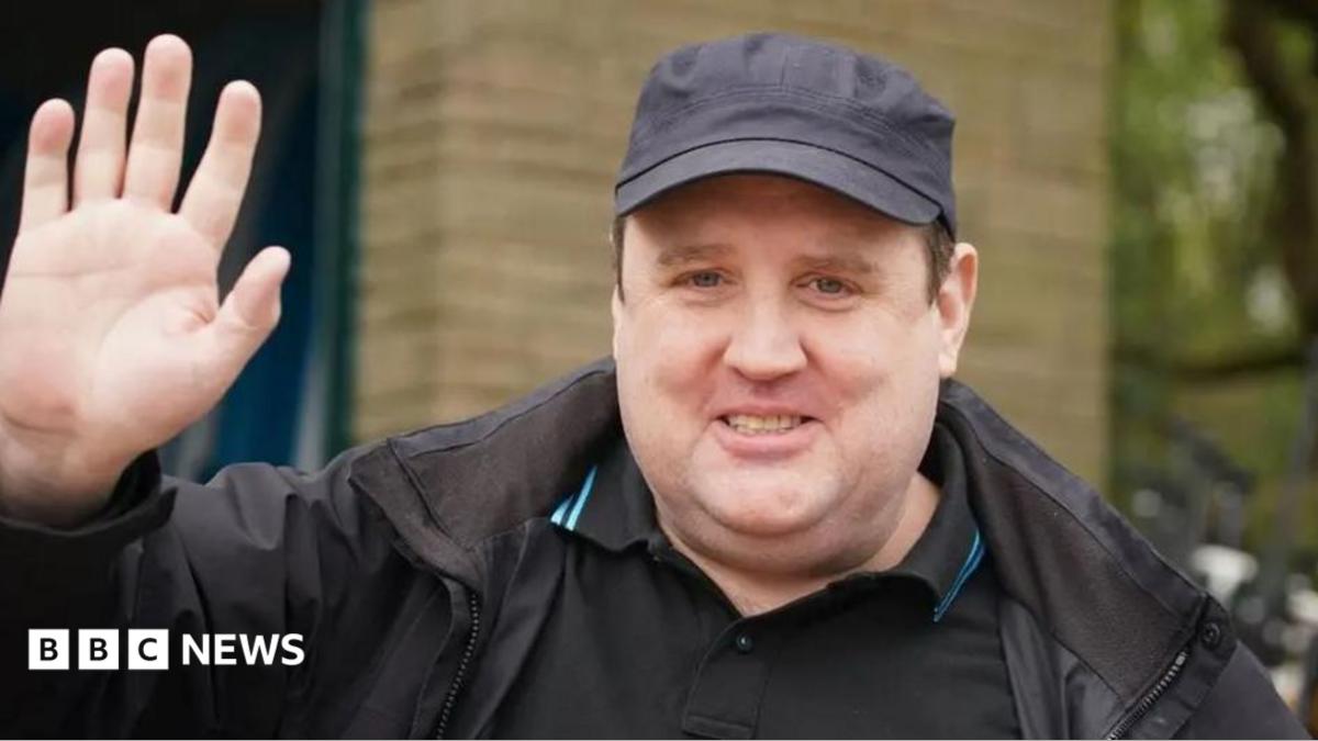 Peter Kay fans share excitement as Isle of Man added to tour - BBC News