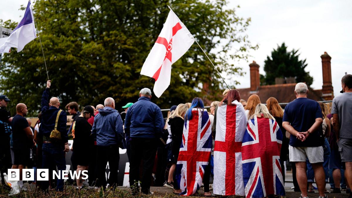Anti-migrant protests continue at Epping hotel