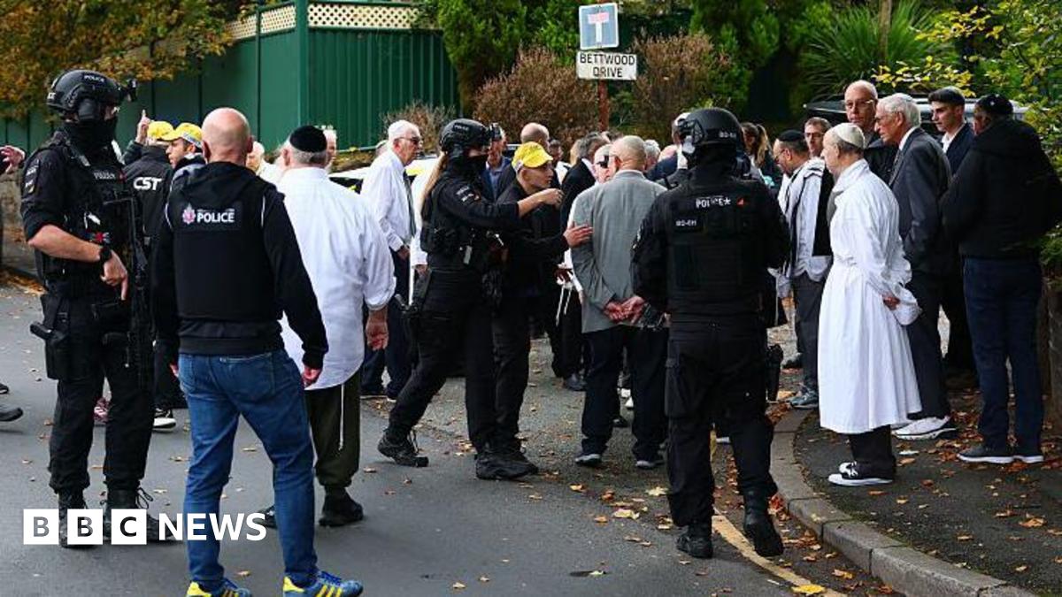 Manchester synagogue: Two people killed in Manchester synagogue attack, with suspect also believed to be dead - police