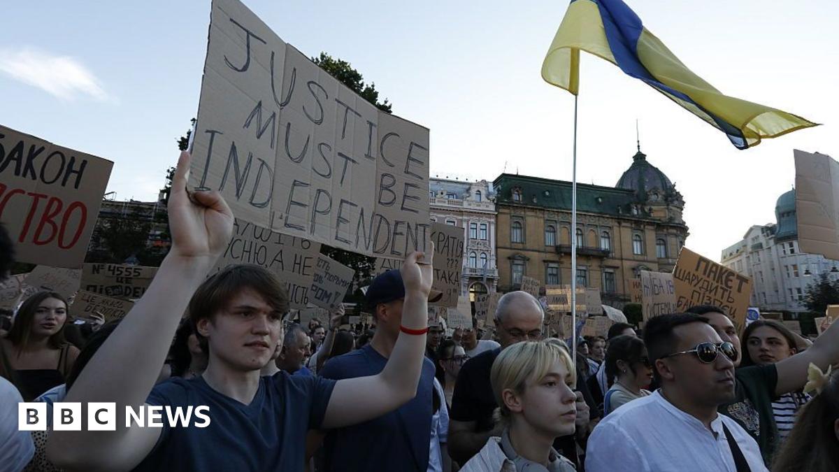 Zelensky announces new draft law on anti-corruption bodies after protests