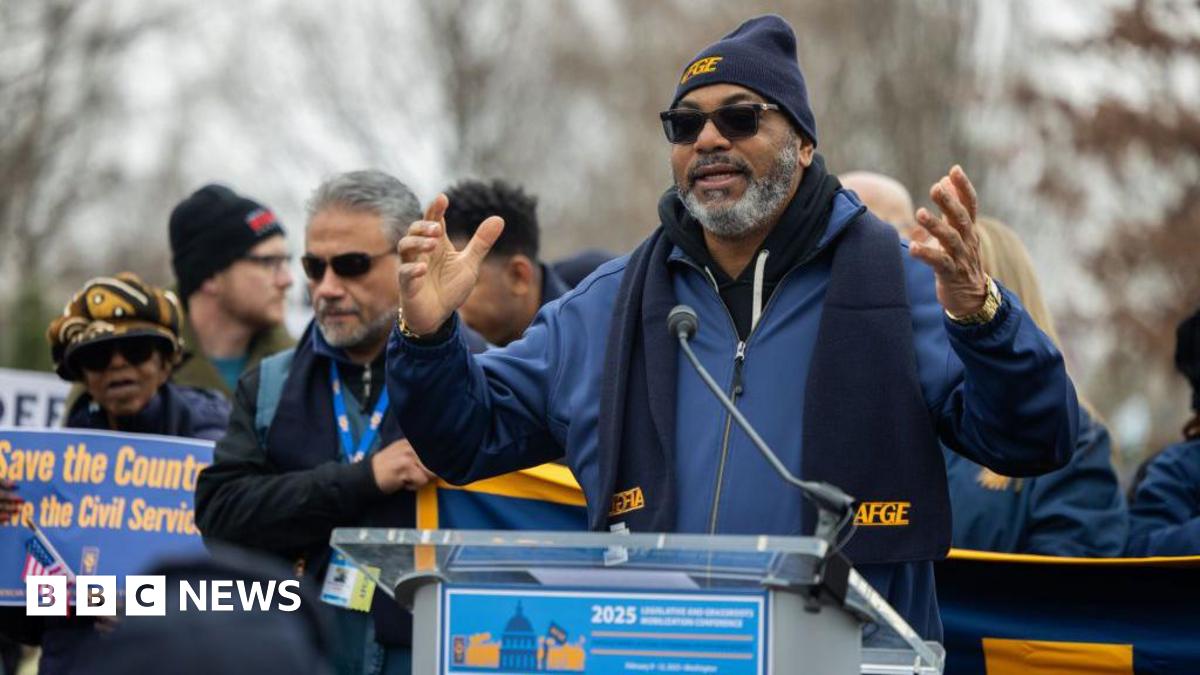 Largest federal employee union demands Congress end shutdown