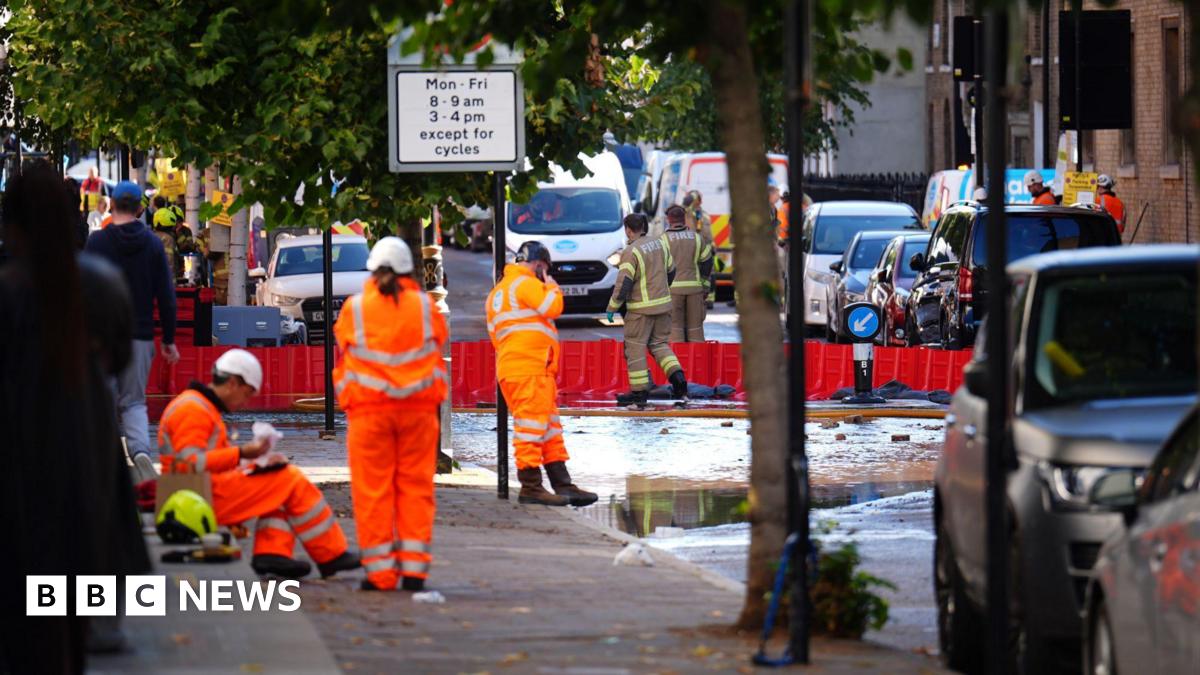Court closed and homes evacuated after burst pipe floods road - BBC News