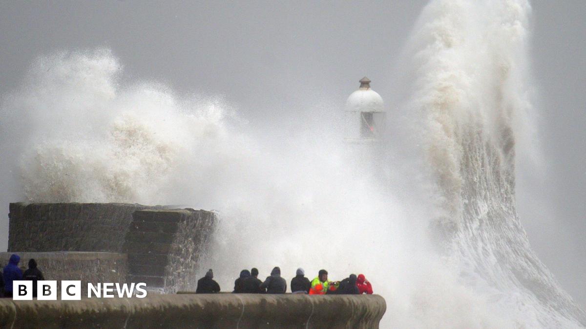 Wales: Schools announce closure ahead of Storm Éowyn