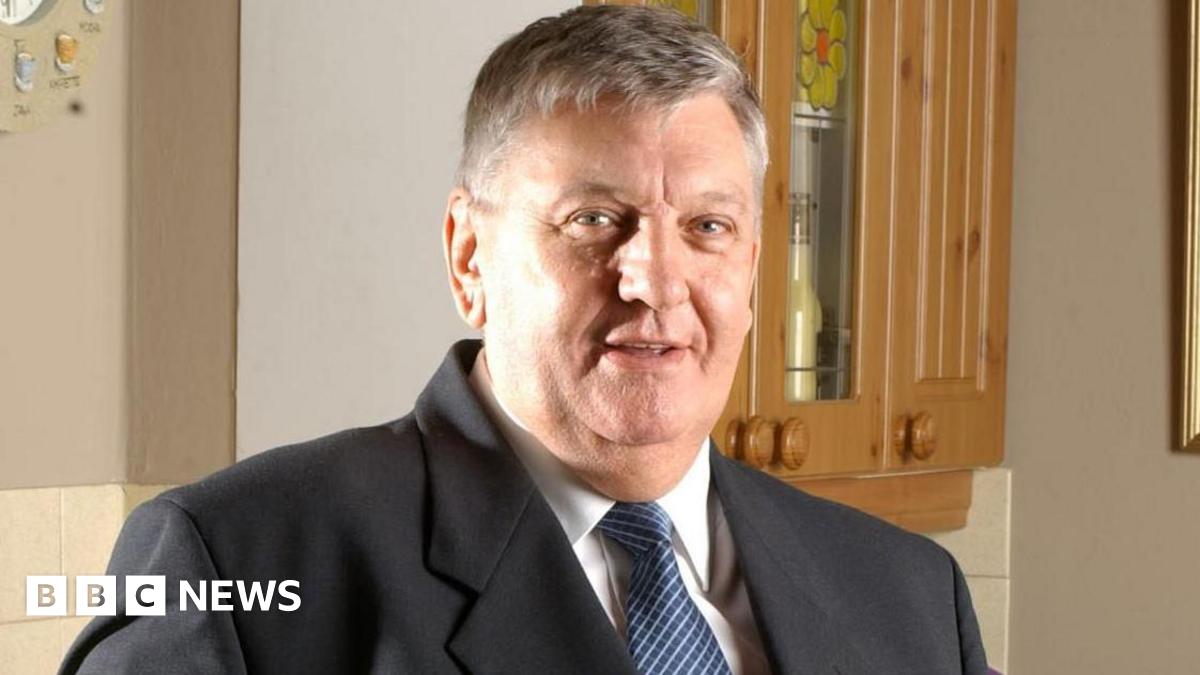 
                            EastEnders actor Derek Martin dies aged 92