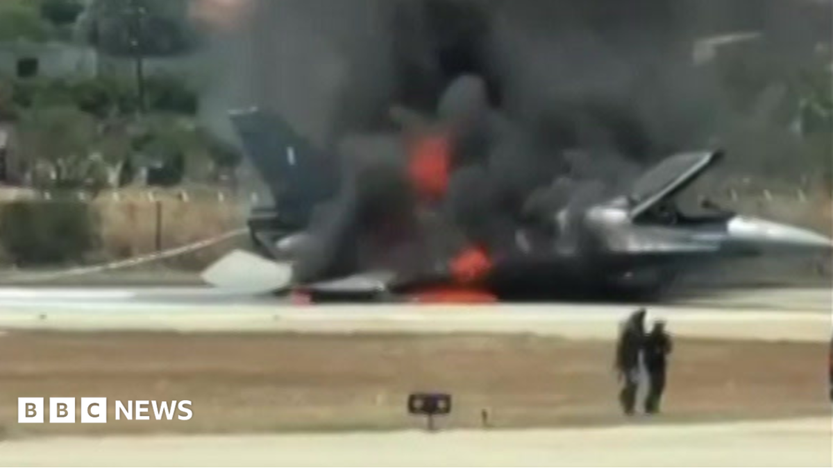 Greek F-16 fighter jet crash-lands at busy Zakynthos airport