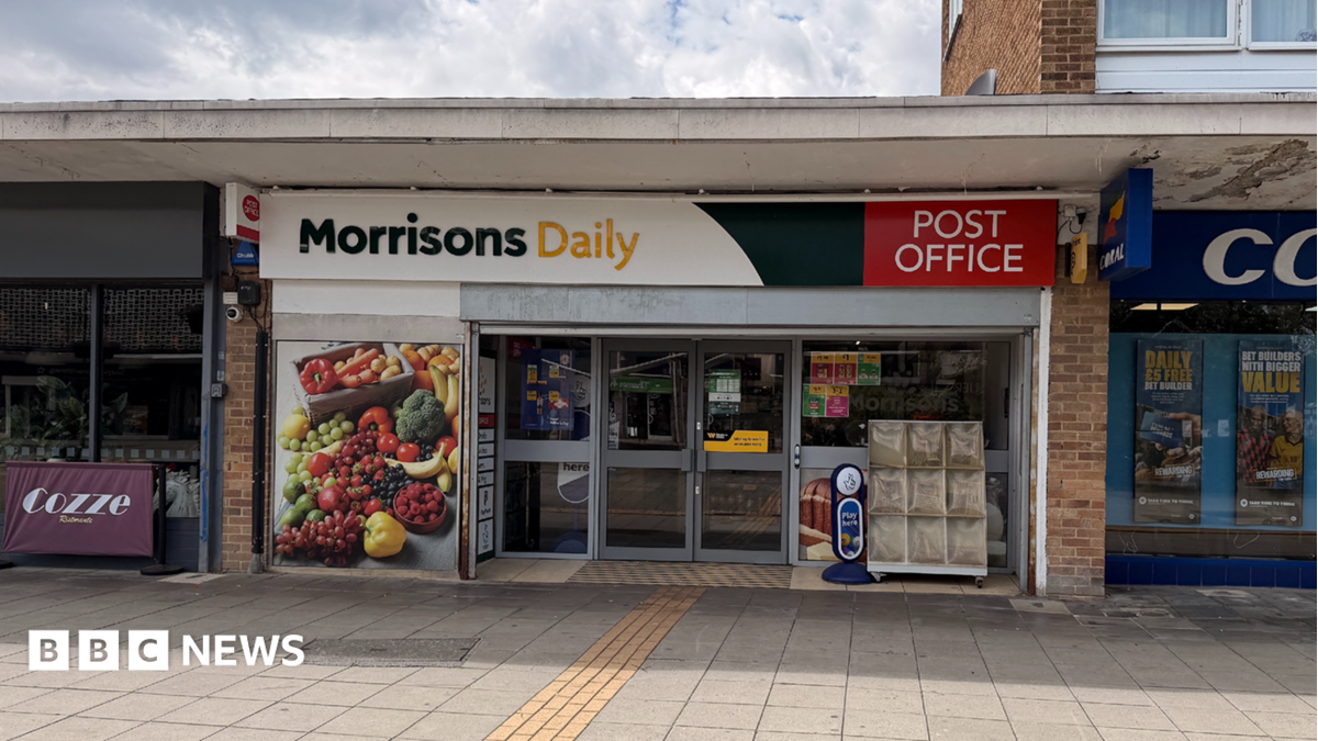 Town centre post office closure delayed by month