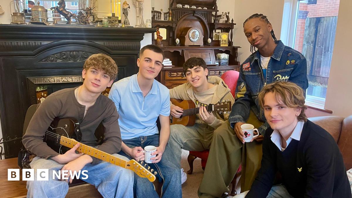 bbc.co.uk - Matt Weigold - Absnt Mind singer returns to Derby nan's house to film video