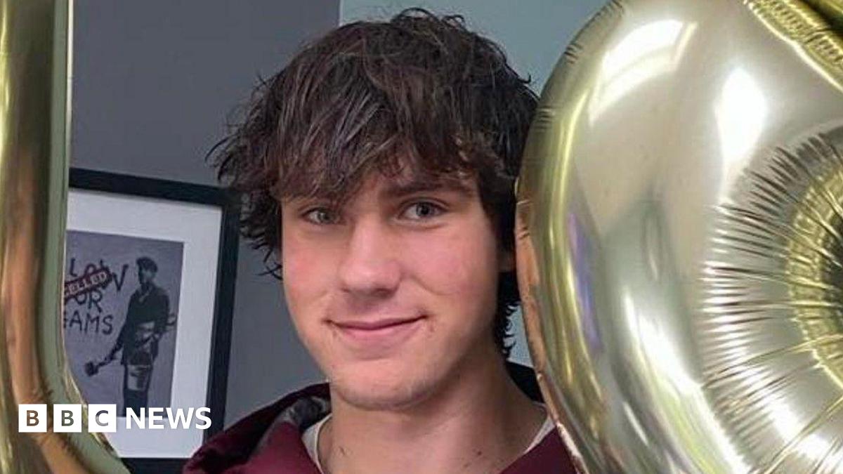 
                            Searches for missing hiker George Smyth in Romanian mountains