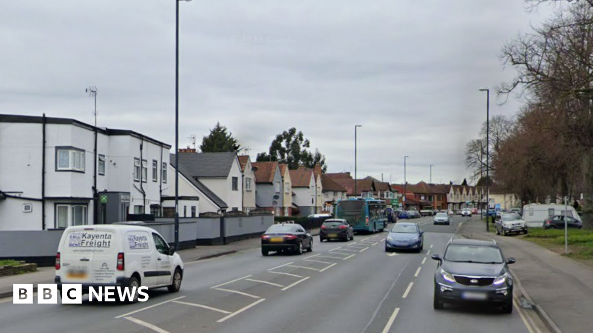 Arrests made after Osmaston Road car crash leads to street fight