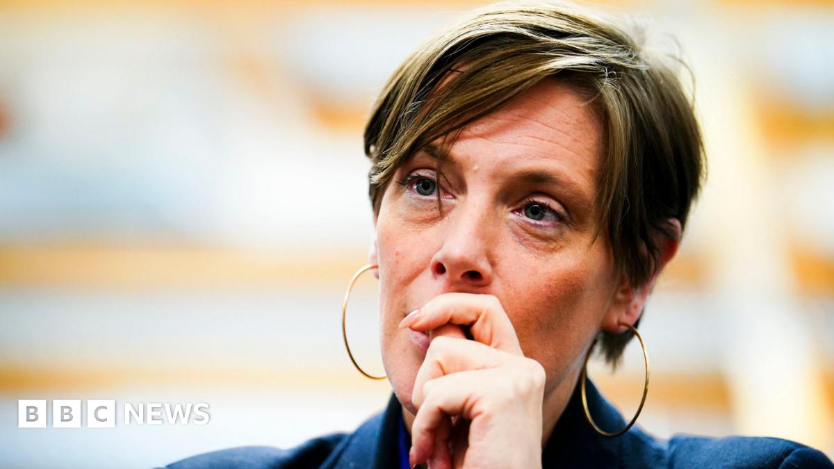 Jess Phillips apologises for grooming gangs report delay