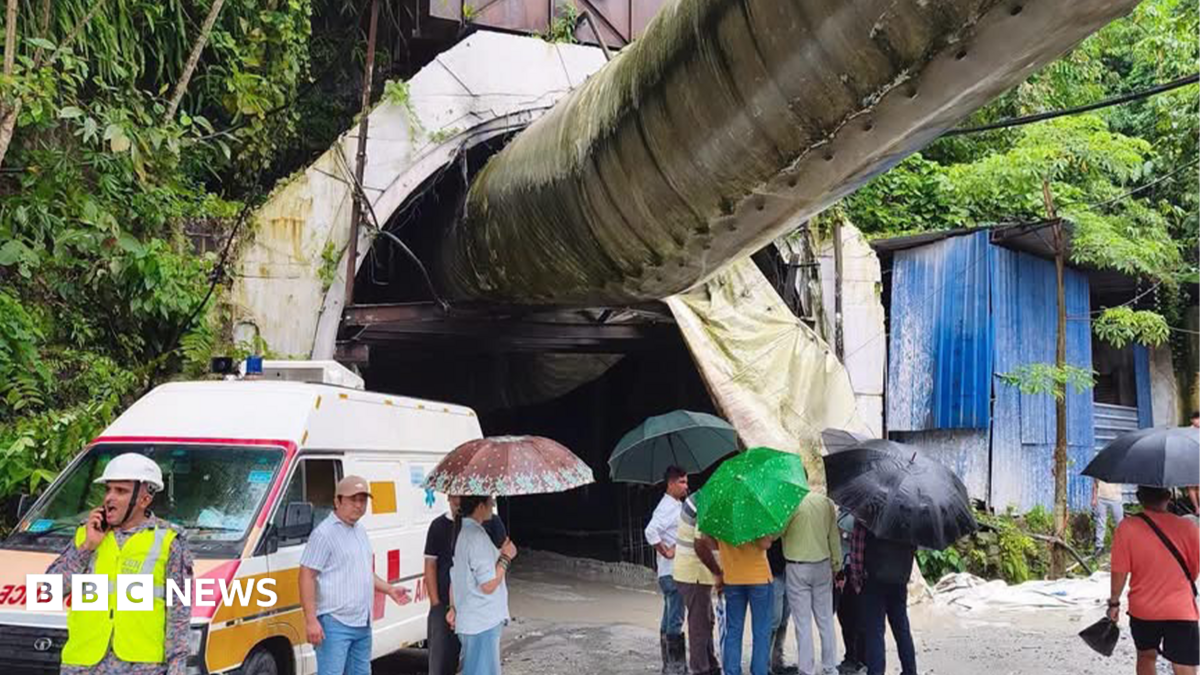 Hindistan'da tünel çökmesi: 12 işçi hayatını kaybetti