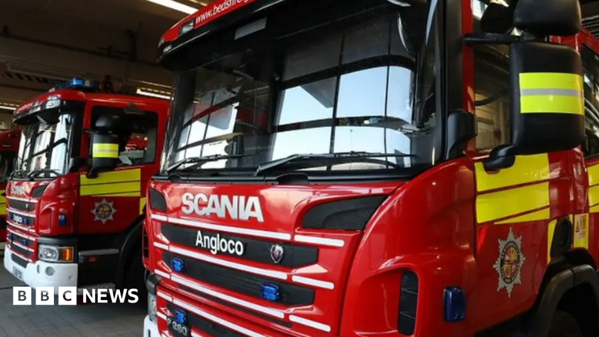 bbc.co.uk - Firefighters tackle blaze at Futures House in Luton