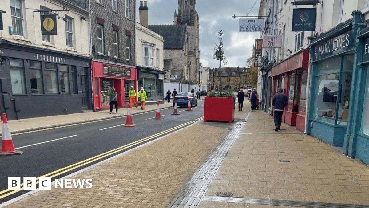 Salisbury Fisherton Street reopens to twoway traffic BBC News