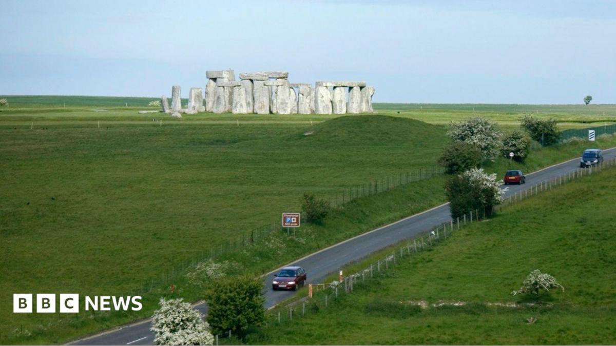 Stonehenge rat-running leads to call for 'urgent action'