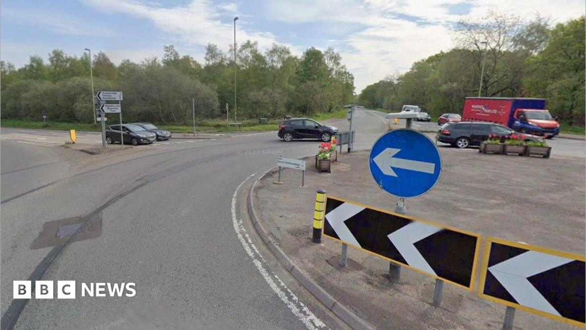 Man arrested after 18-year-old dies in Yateley car crash