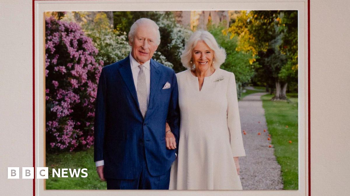 
                            King Charles and Queen Camilla reveal this year's Christmas card