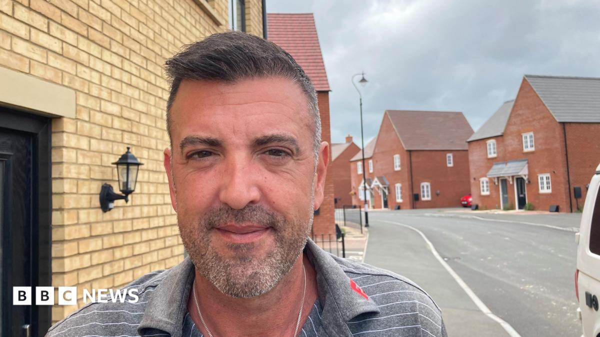 Resident frustrated as new Towcester sports hub stays shut
