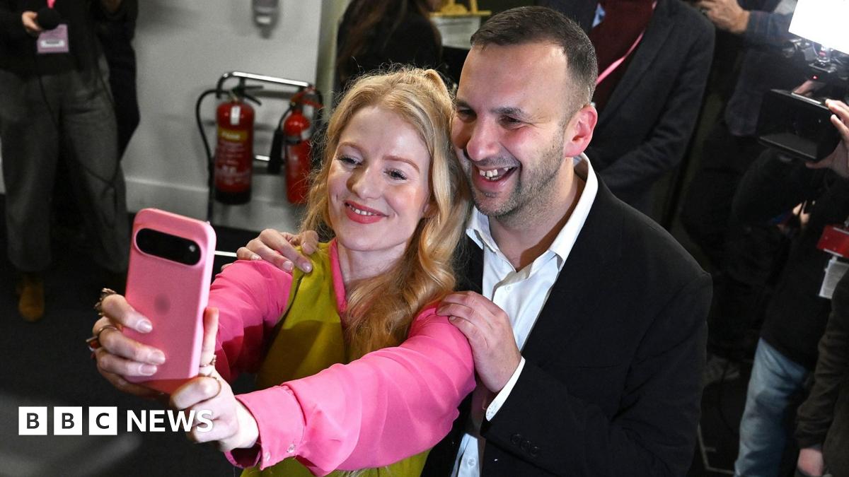 Green Party leader Zack Polanski tells BBC that voters are “ready for alternative to Labour” after by-election win

Follow live: