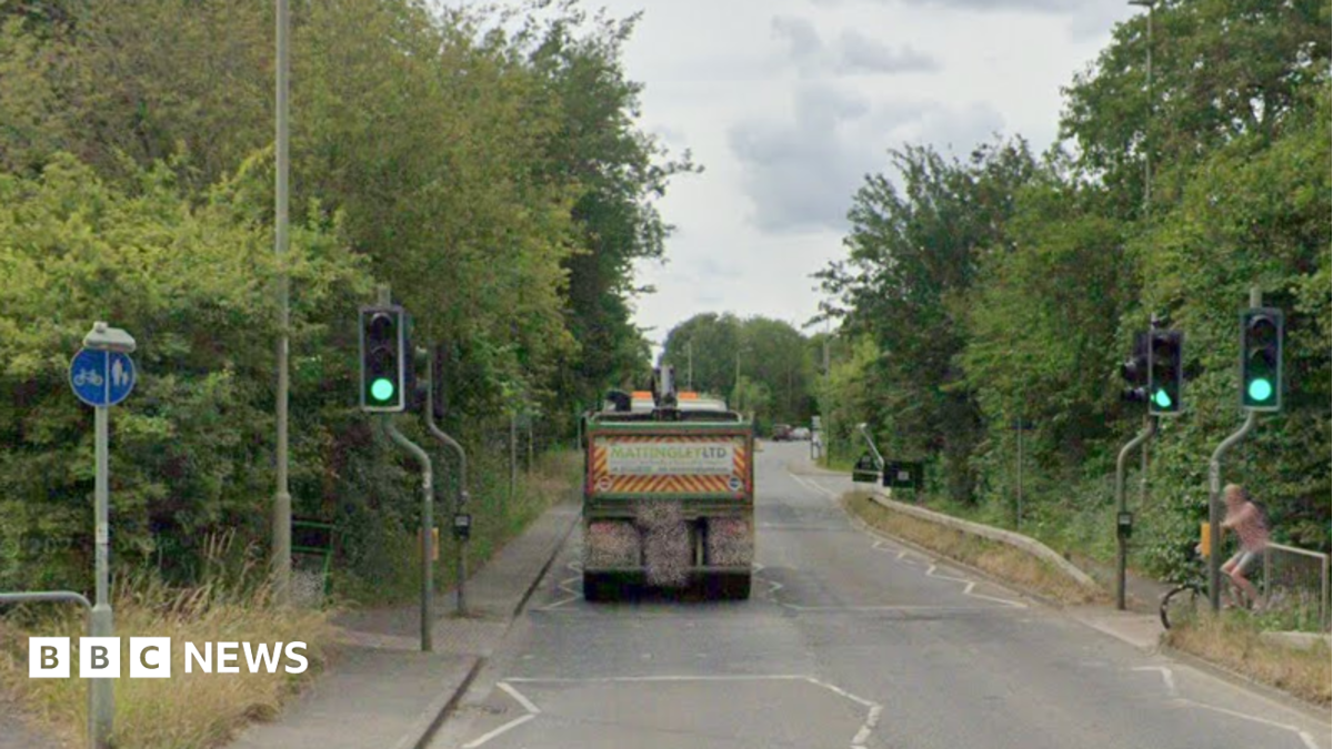 Child in hospital and driver arrested after crash near Wantage